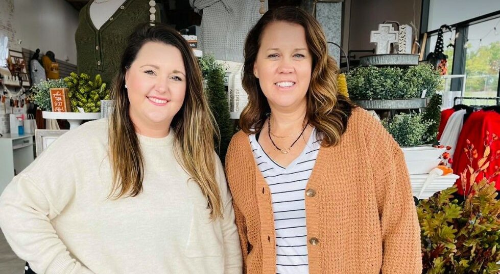 Meet Amanda Hamilton and Lindsay Wake of Embellish Boutique VoyageKC